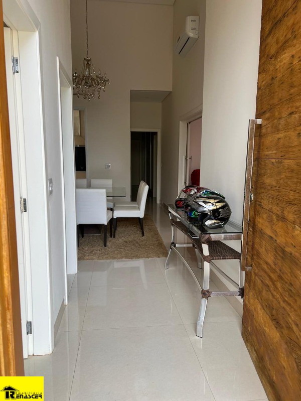 Casa de Condomínio com 3 quartos à venda, 212m² — foto 2 de 30