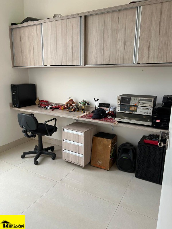 Casa de Condomínio com 3 quartos à venda, 212m² — foto 10 de 30
