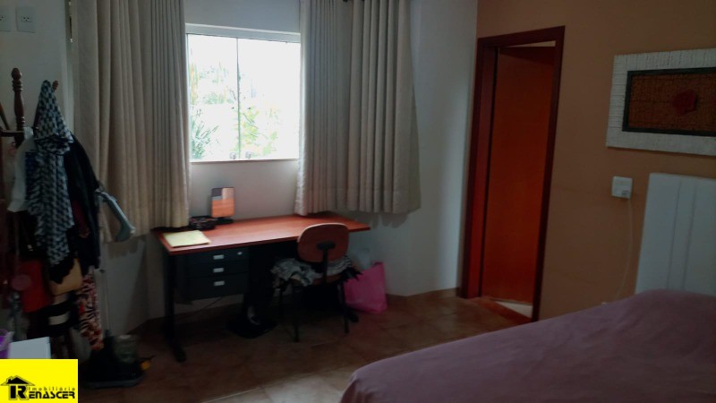 Casa de Condomínio com 3 quartos à venda, 240m² — foto 18 de 45