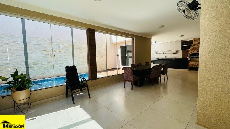 Casa com 3 quartos à venda, 224m² — foto 1 de 30