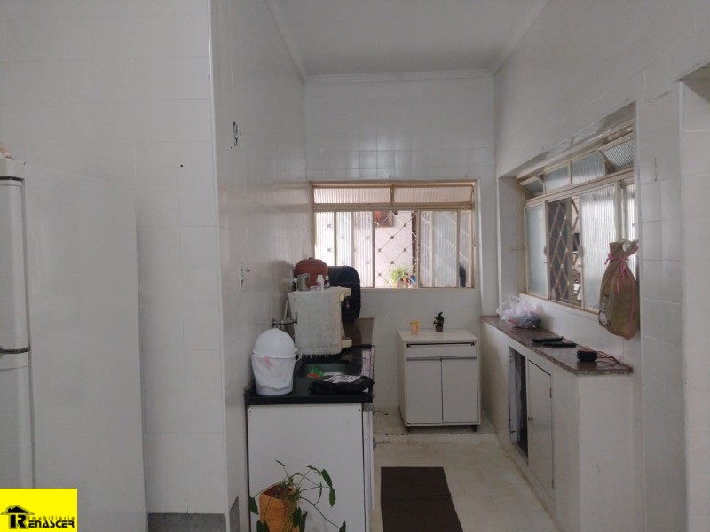 Casa com 4 quartos à venda, 200m² — foto 17 de 18