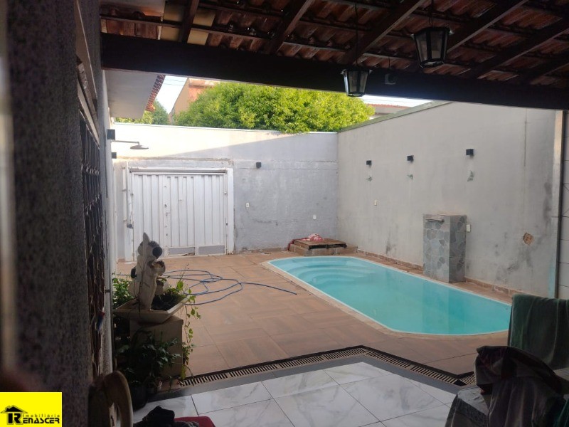 Casa com 4 quartos à venda, 200m² — foto 2 de 18