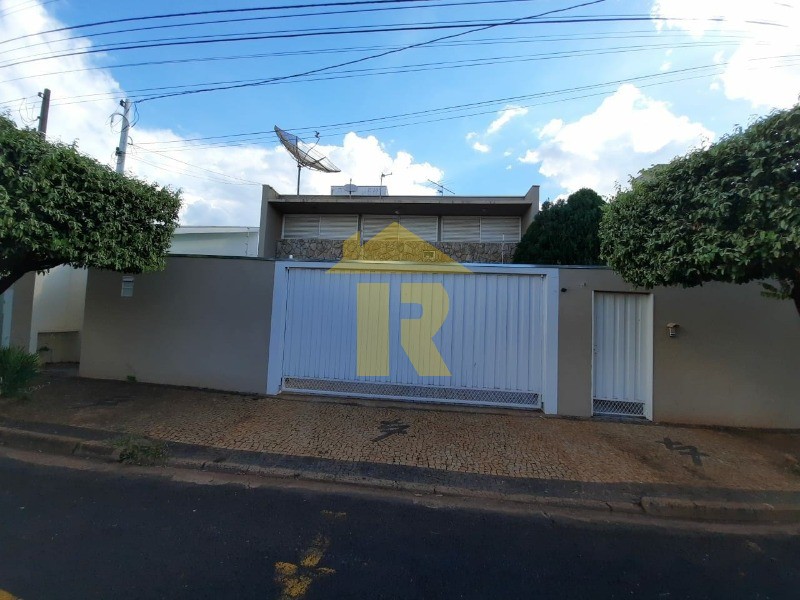 Casa com 3 quartos à venda e aluguel, 320m² — foto 1 de 17