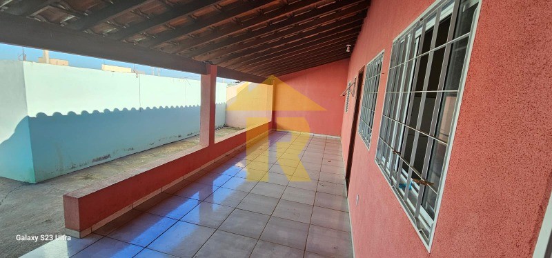 Casa com 1 quarto à venda e aluguel, 70m² — foto 2 de 13