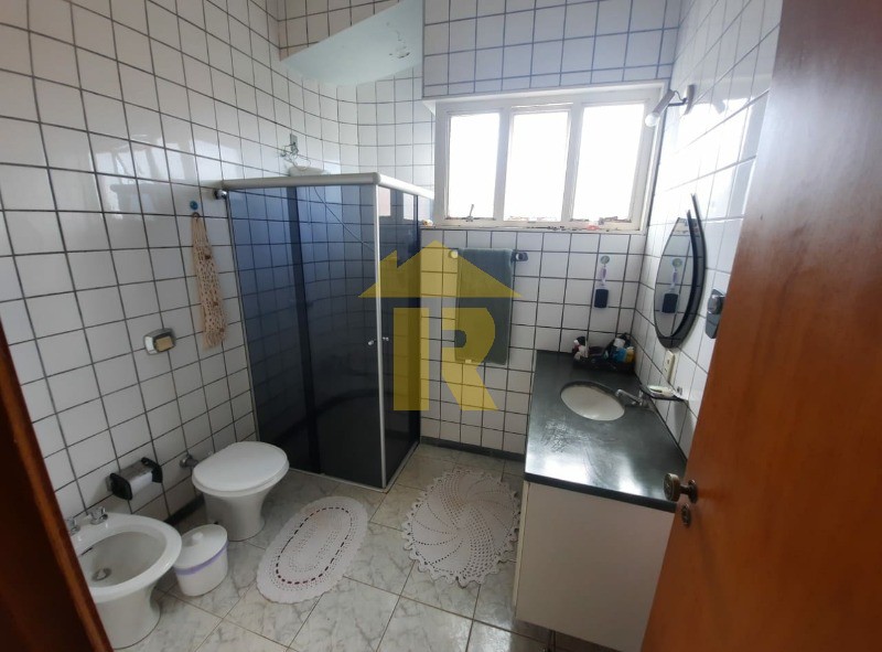 Casa com 3 quartos à venda e aluguel, 320m² — foto 9 de 17