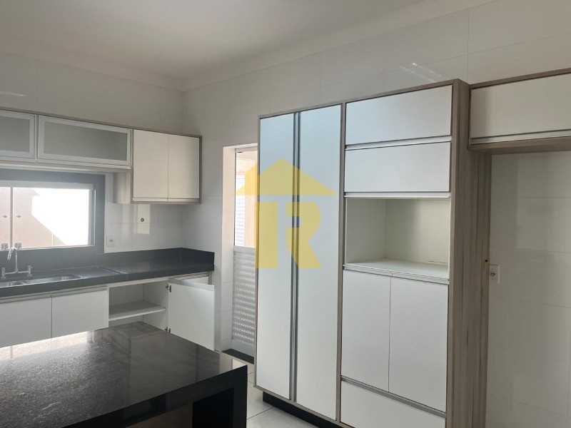 Casa de Condomínio com 3 quartos à venda e aluguel, 254m² — foto 22 de 26