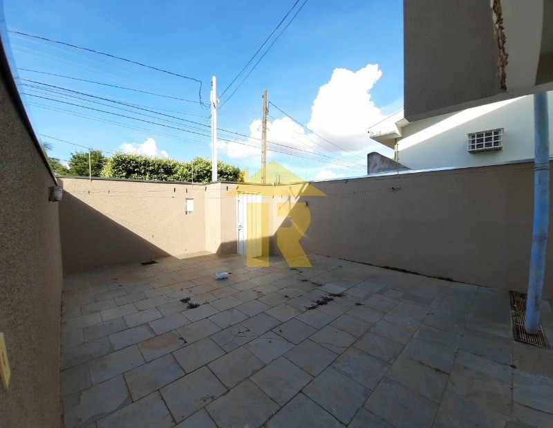 Casa com 3 quartos à venda e aluguel, 320m² — foto 15 de 17