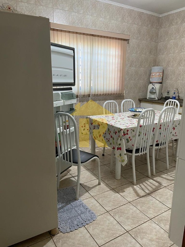 Casa com 3 quartos à venda, 164m² — foto 18 de 28
