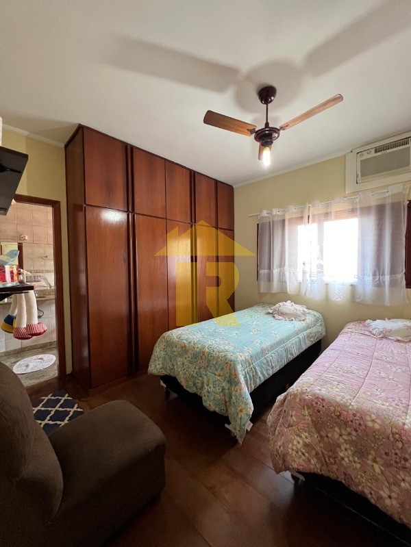 Casa com 3 quartos à venda, 349m² — foto 10 de 23