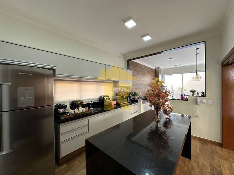 Casa de Condomínio com 3 quartos à venda, 260m² — foto 21 de 24