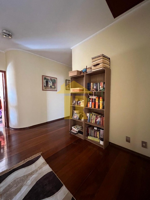 Casa com 3 quartos à venda, 349m² — foto 6 de 23