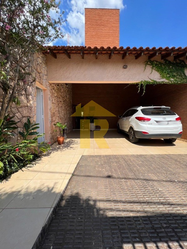 Casa com 3 quartos à venda, 349m² — foto 1 de 23