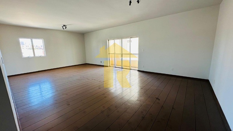 Apartamento com 3 quartos à venda, 159m² — foto 1 de 23