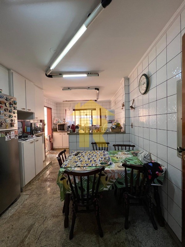Casa com 3 quartos à venda, 349m² — foto 15 de 23