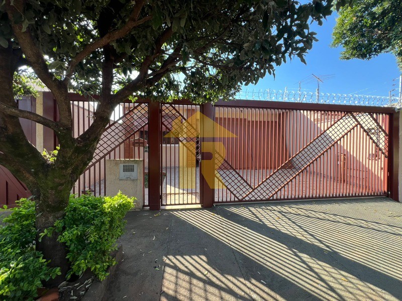 Casa com 3 quartos à venda, 132m² — foto 1 de 24
