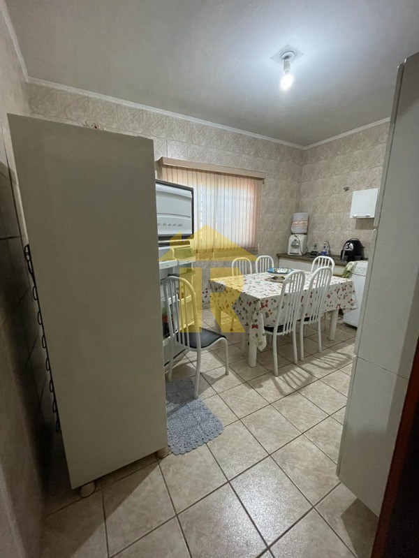 Casa com 3 quartos à venda, 164m² — foto 16 de 28