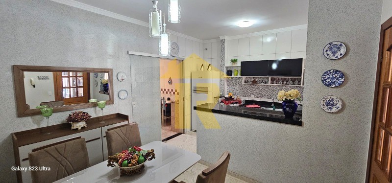 Casa com 2 quartos à venda, 200m² — foto 1 de 22