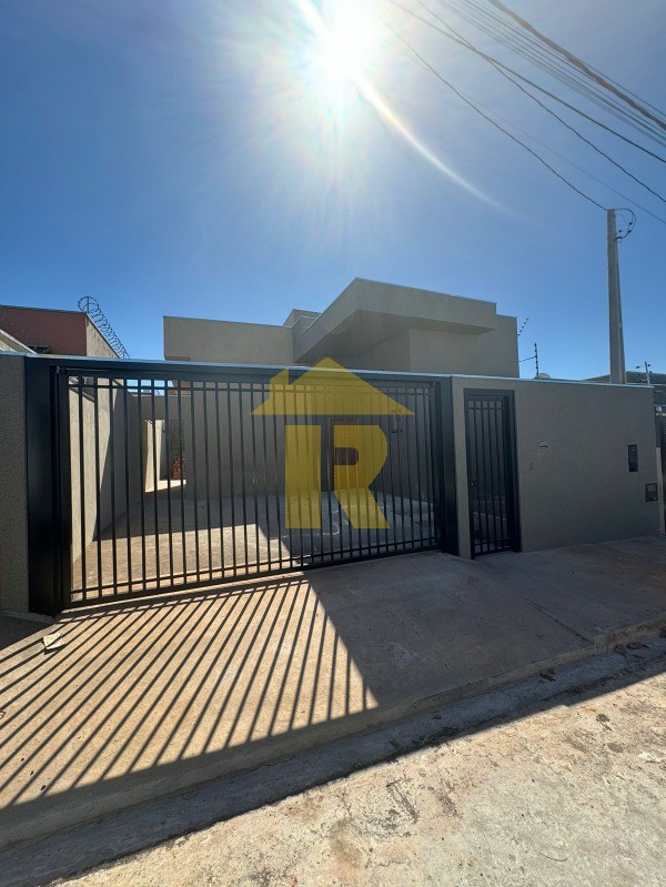 Casa com 2 quartos à venda, 70m² — foto 2 de 18