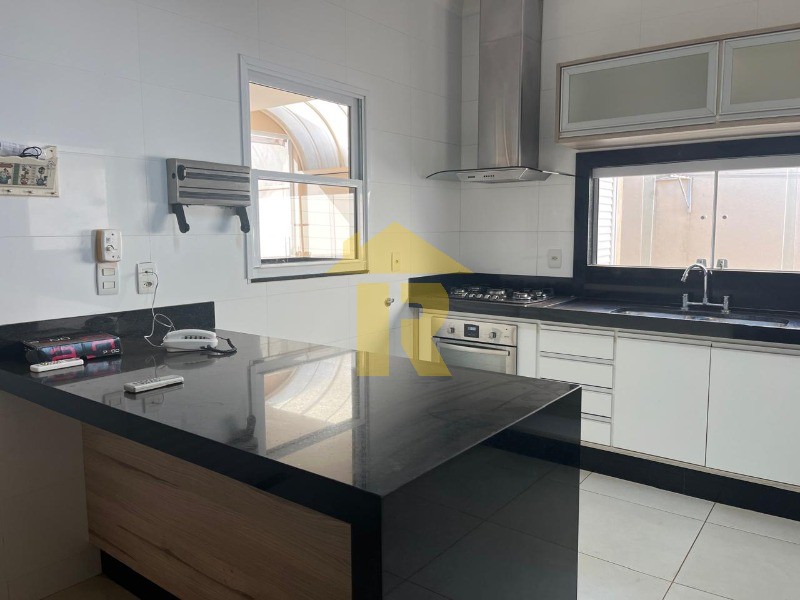 Casa de Condomínio com 3 quartos à venda e aluguel, 254m² — foto 23 de 26