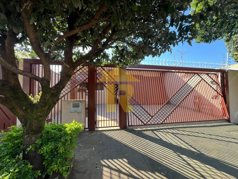 Casa com 3 quartos à venda, 132m² — foto 2 de 24