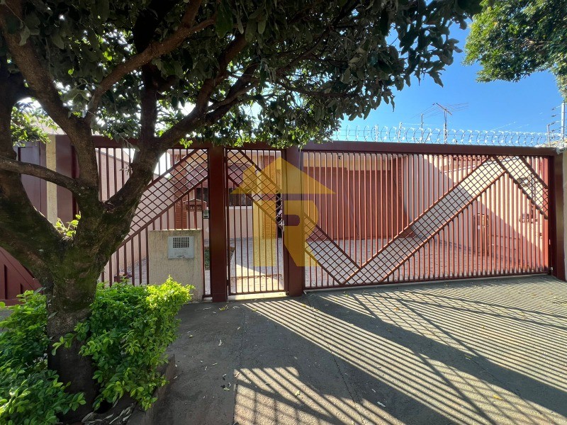 Casa com 3 quartos à venda, 132m² — foto 3 de 24