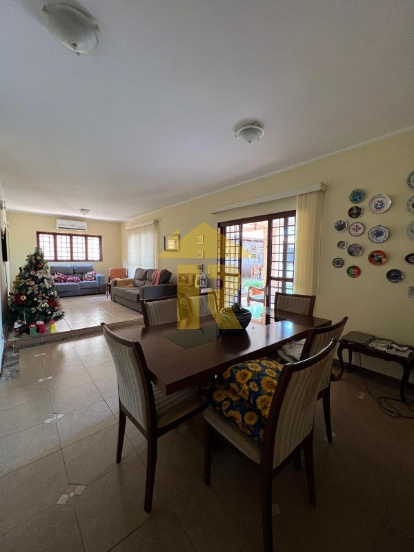 Casa com 3 quartos à venda, 349m² — foto 2 de 23