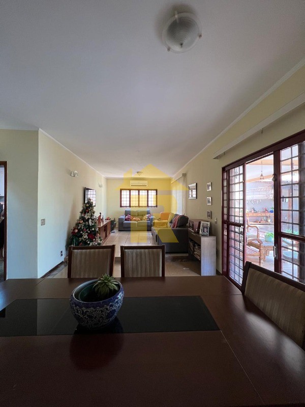 Casa com 3 quartos à venda, 349m² — foto 3 de 23