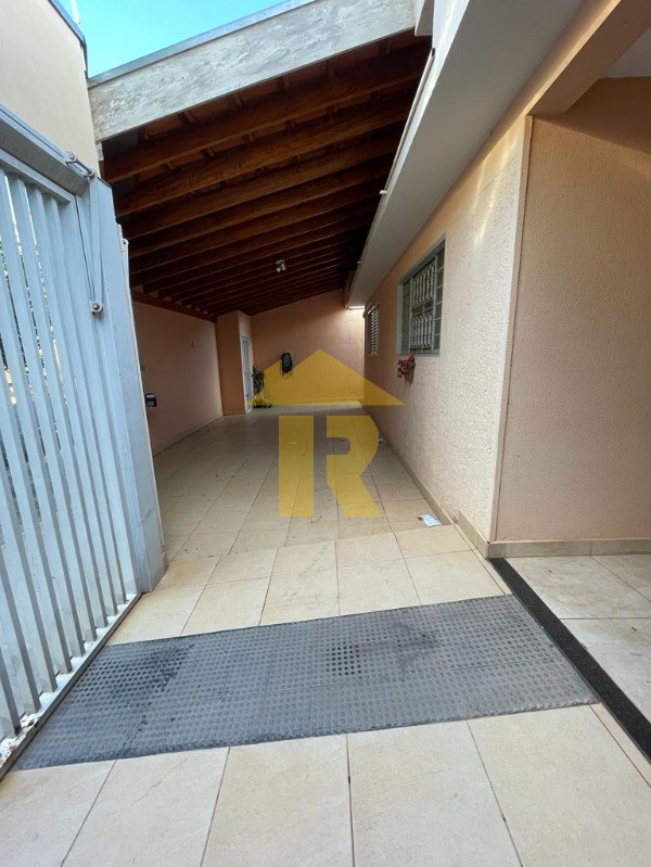 Casa com 3 quartos à venda, 164m² — foto 3 de 28