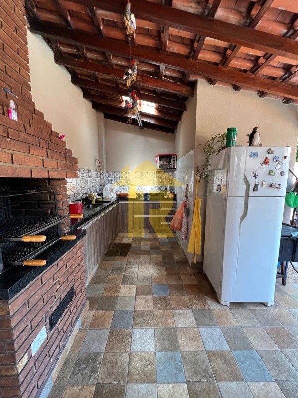 Casa com 3 quartos à venda, 349m² — foto 16 de 23