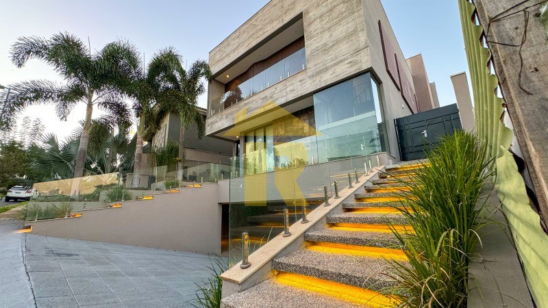Casa de Condomínio com 4 quartos à venda e aluguel, 543m² — foto 3 de 29