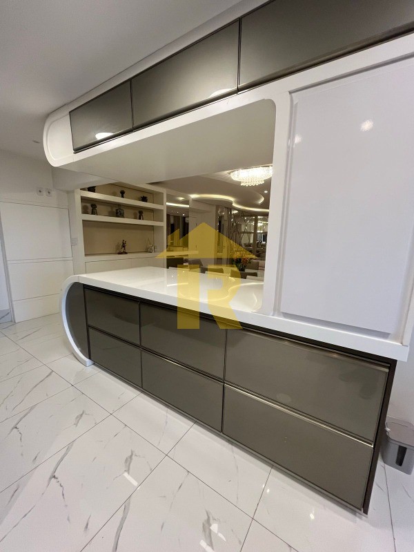Apartamento com 3 quartos à venda, 174m² — foto 8 de 17