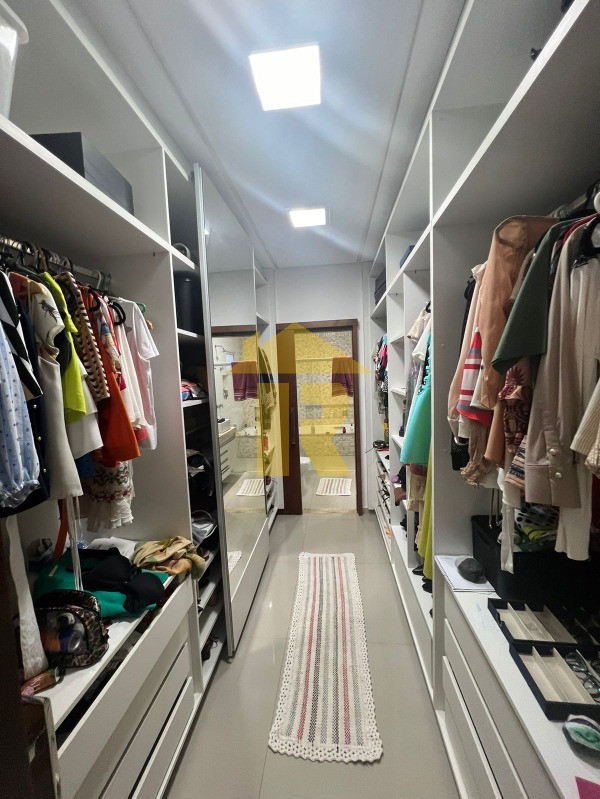 Casa de Condomínio com 3 quartos à venda, 240m² — foto 17 de 21