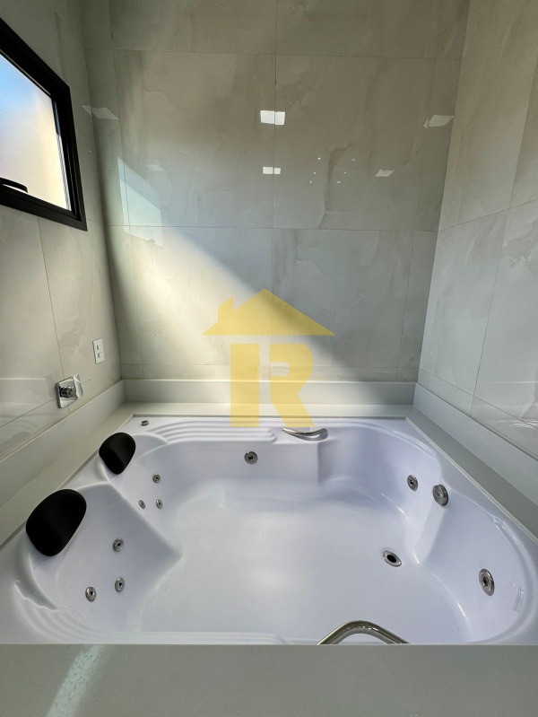 Casa de Condomínio com 3 quartos à venda, 215m² — foto 8 de 32