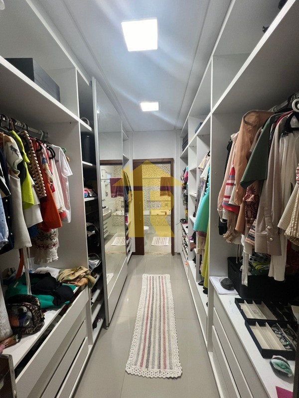 Casa de Condomínio com 3 quartos à venda, 240m² — foto 16 de 21