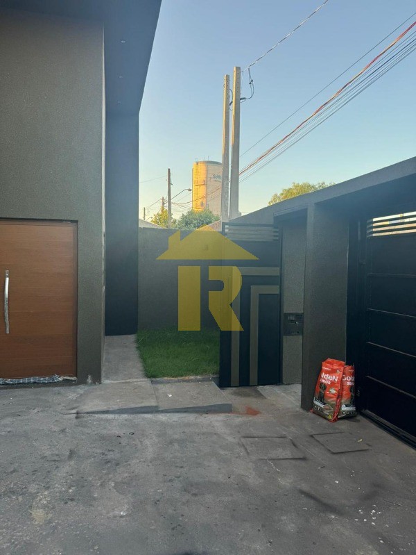 Casa com 3 quartos à venda, 95m² — foto 2 de 36