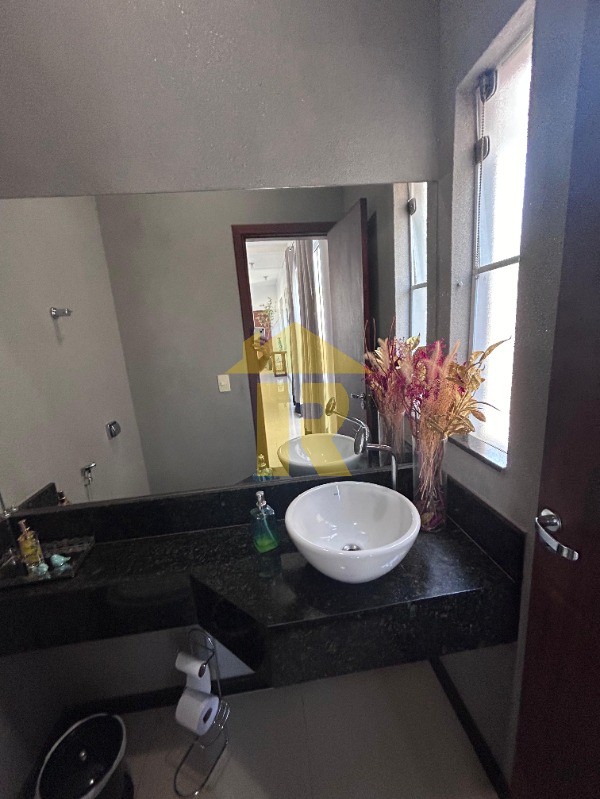 Casa de Condomínio com 4 quartos à venda, 360m² — foto 3 de 20