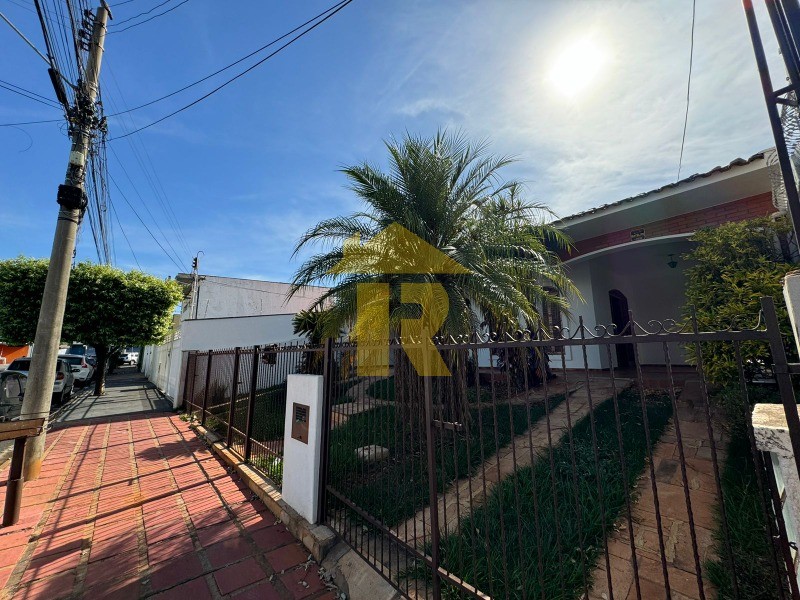 Casa com 3 quartos à venda, 290m² — foto 2 de 22