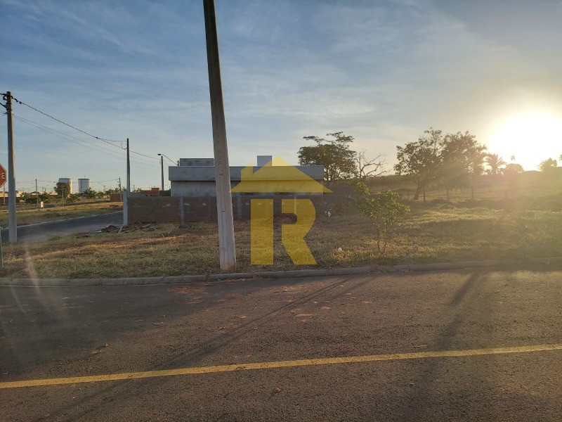 Terreno / Lote / Condomínio  à venda, 327m² — foto 2 de 4