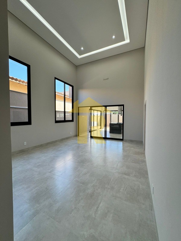 Casa de Condomínio com 3 quartos à venda, 215m² — foto 2 de 32