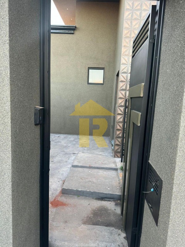 Casa com 3 quartos à venda, 95m² — foto 3 de 36