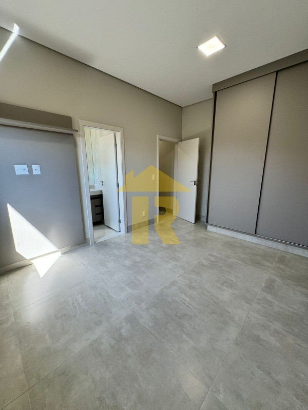 Casa de Condomínio com 3 quartos à venda, 215m² — foto 11 de 32