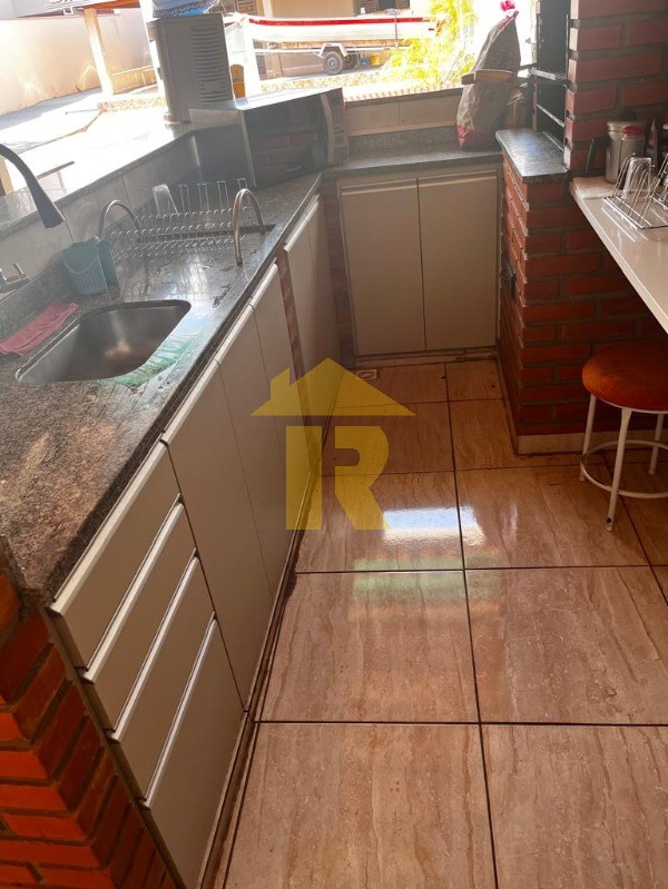 Casa de Condomínio com 3 quartos à venda, 240m² — foto 23 de 34