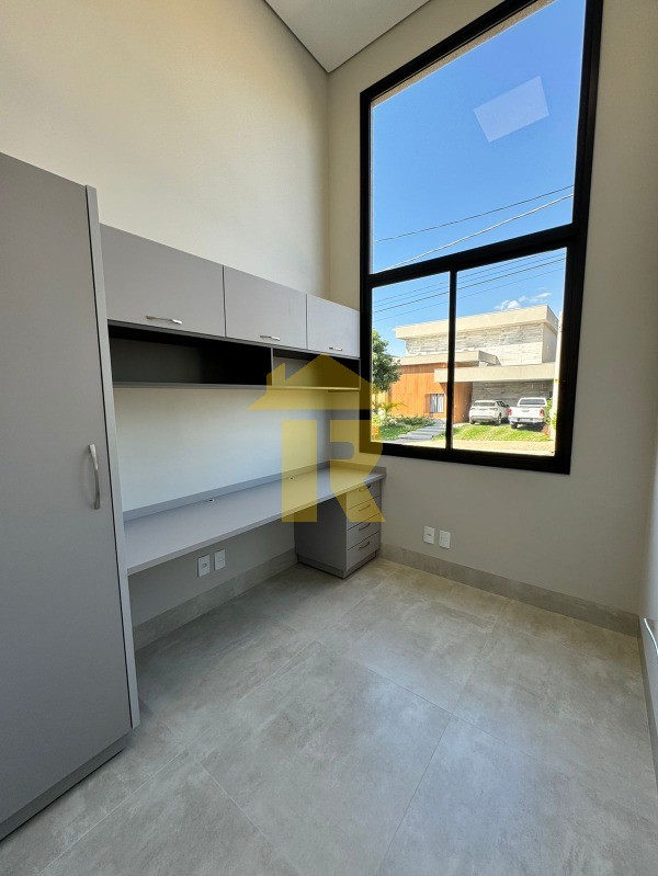Casa de Condomínio com 3 quartos à venda, 215m² — foto 3 de 32