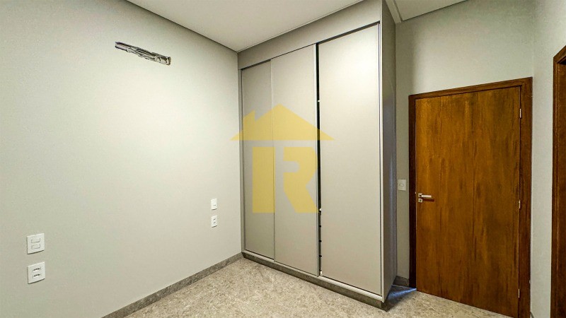 Casa de Condomínio com 3 quartos à venda, 211m² — foto 12 de 27
