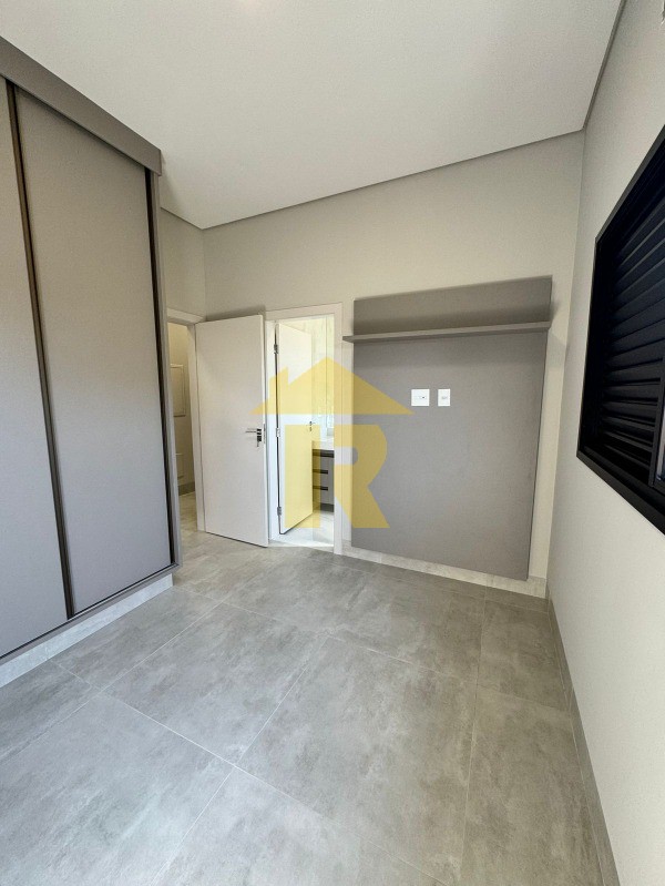 Casa de Condomínio com 3 quartos à venda, 215m² — foto 12 de 32