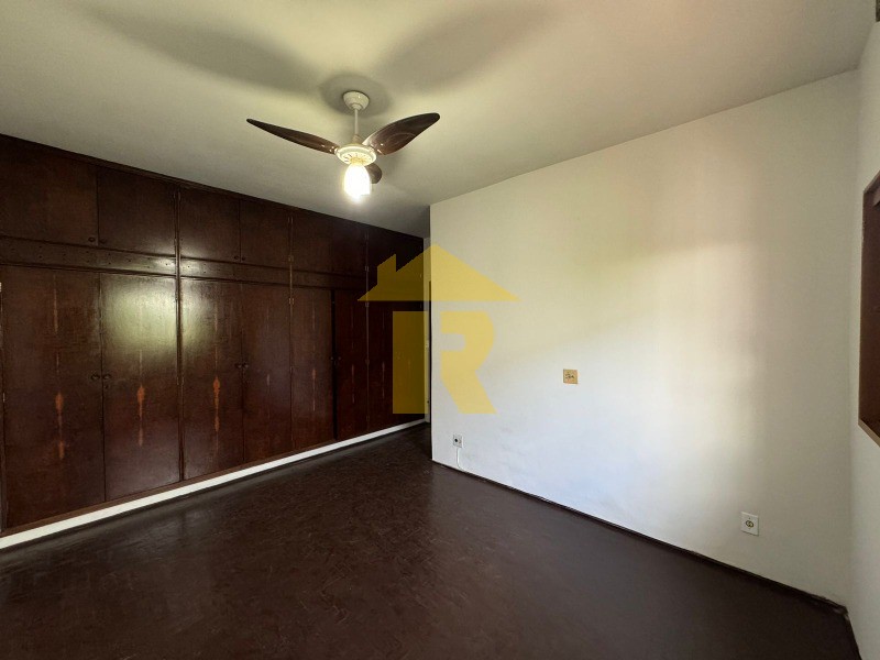 Casa com 3 quartos à venda, 290m² — foto 13 de 22