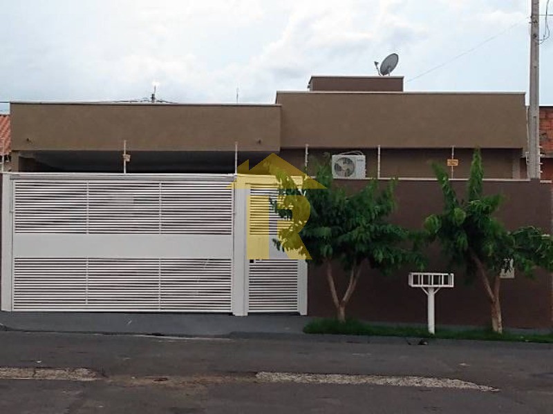 Casa com 3 quartos à venda, 160m² — foto 1 de 11