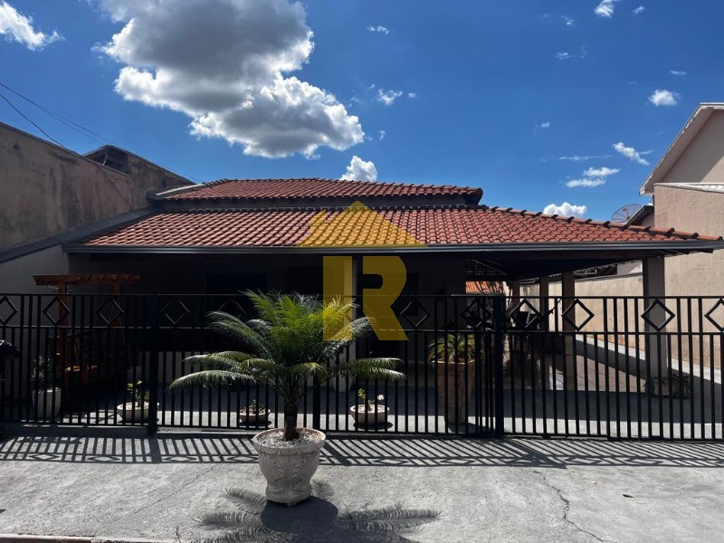 Casa de Condomínio com 3 quartos à venda, 240m² — foto 1 de 34