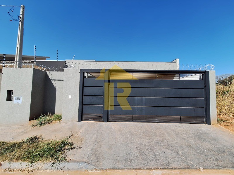 Casa com 3 quartos à venda e aluguel, 120m² — foto 1 de 32