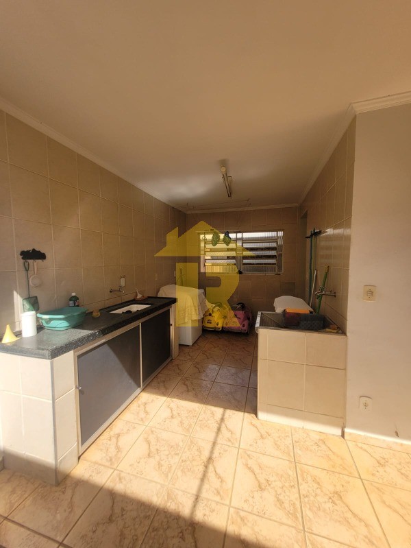 Casa com 3 quartos à venda, 330m² — foto 14 de 29